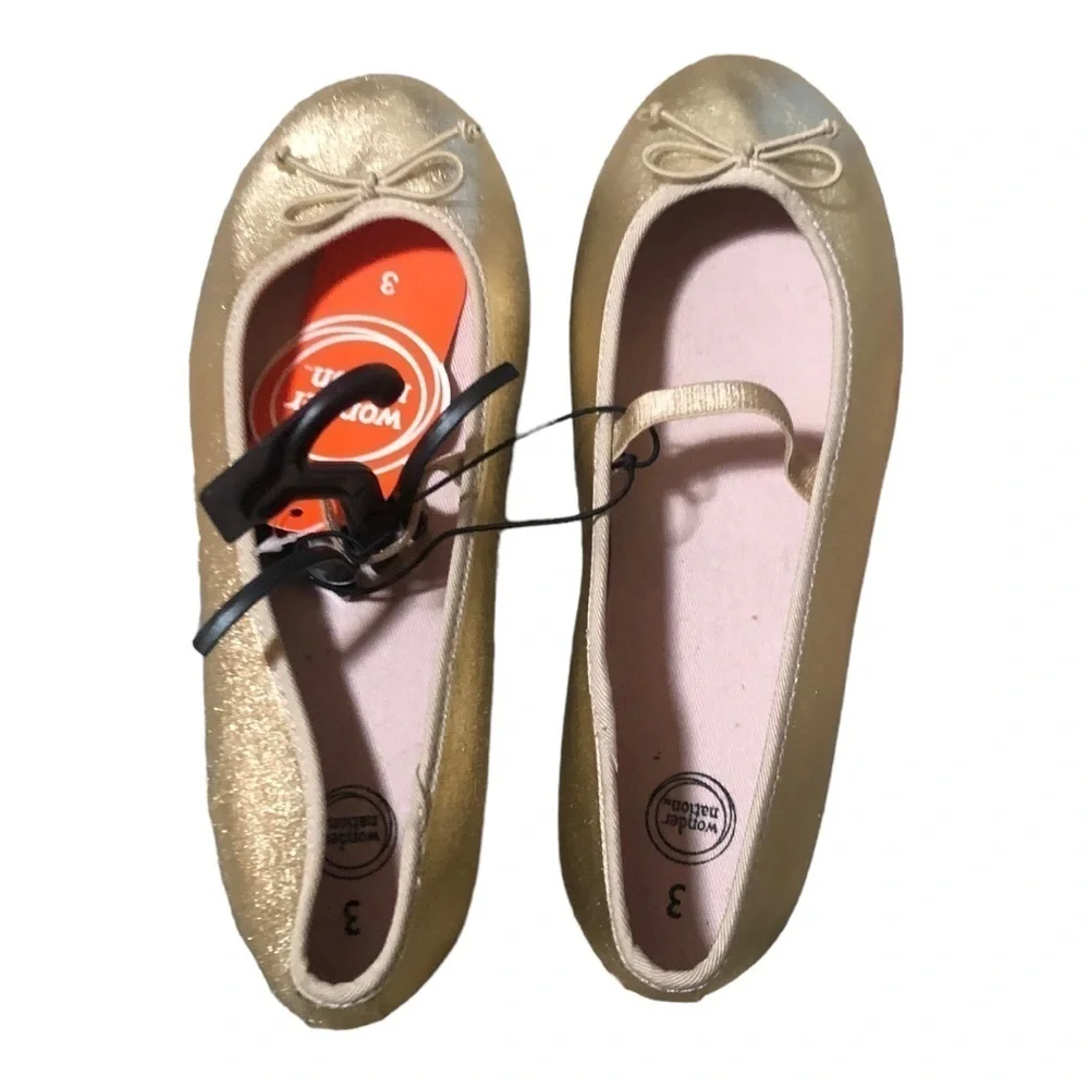 Beautiful Girl flat Gold Size 3 in New With Tag